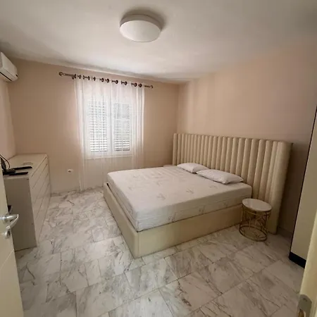 Maison 26 * Tirana